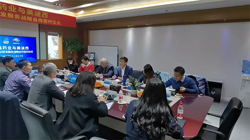 力鑫药业董事长&总经理高悦译、副总经理张倩、首席技术官陈成斌、研发商务总监刘恩桂、总经办主任张梦晗