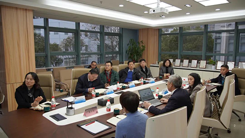上海市浦东新区政府党组成员、副区长吴强，浦东新区科经委副主任李晓亮，张江管理局副局长吴俊，张江集团副总经理王凯荣等调研龙8-long8